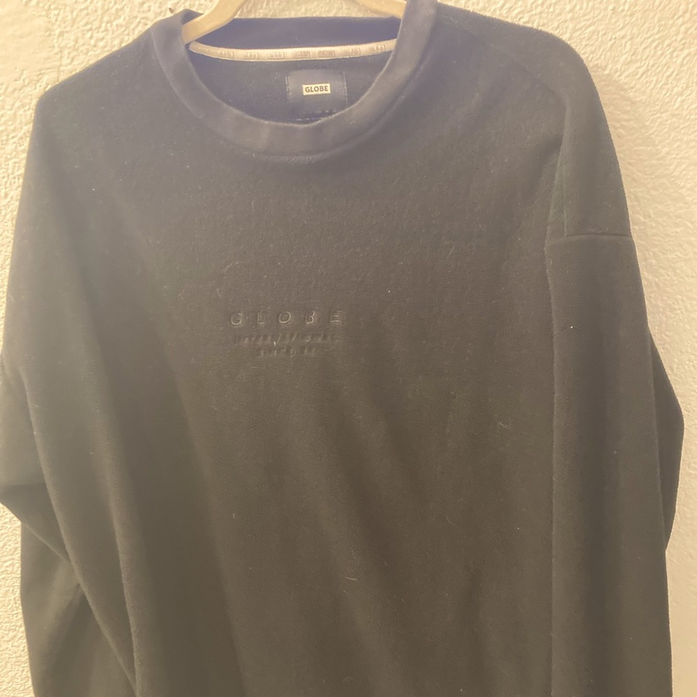 Globe black sweat shirt